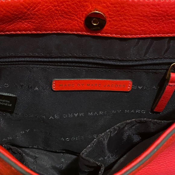 MARC JACOBS Leather Crossbody Purse - Picture 4 of 4